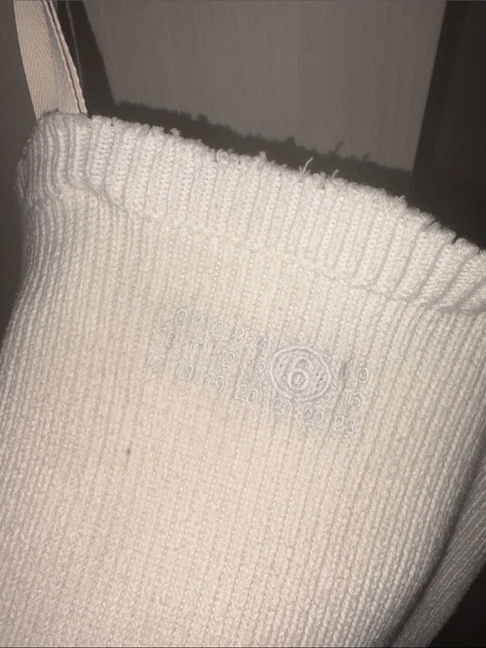 MM6 Maison Margiela | Frayed Crop Knit Tank Top - Picture 4 of 6